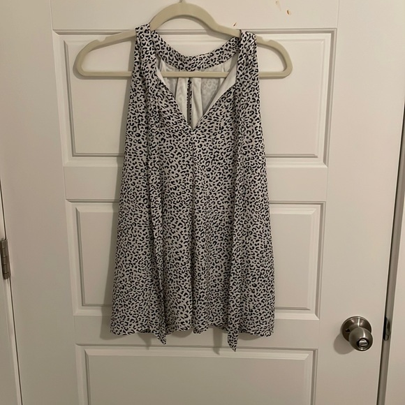 She + Sky cheetah top - Picture 1 of 3